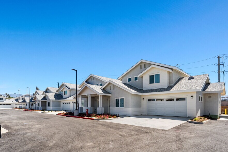 12446 18th St, Yucaipa, CA à vendre - Photo de l’immeuble – Image 1 sur 10
