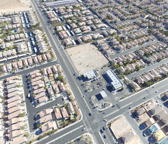SE Grand Canyon & Russell Rd, Las Vegas, NV à vendre - Aérien – Image 3 sur 3