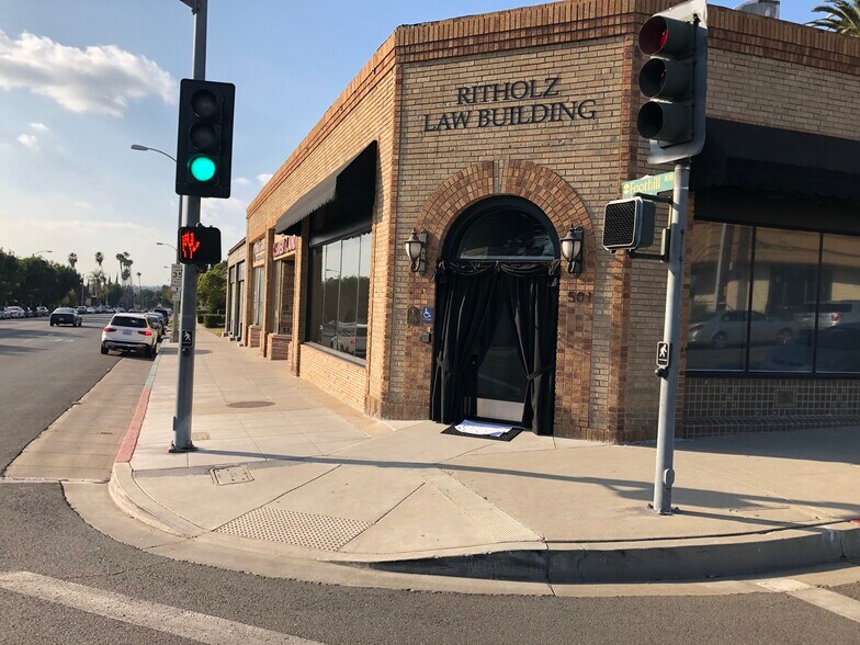 507 W Foothill Blvd, Monrovia, CA à louer - Photo de l’immeuble – Image 3 sur 8