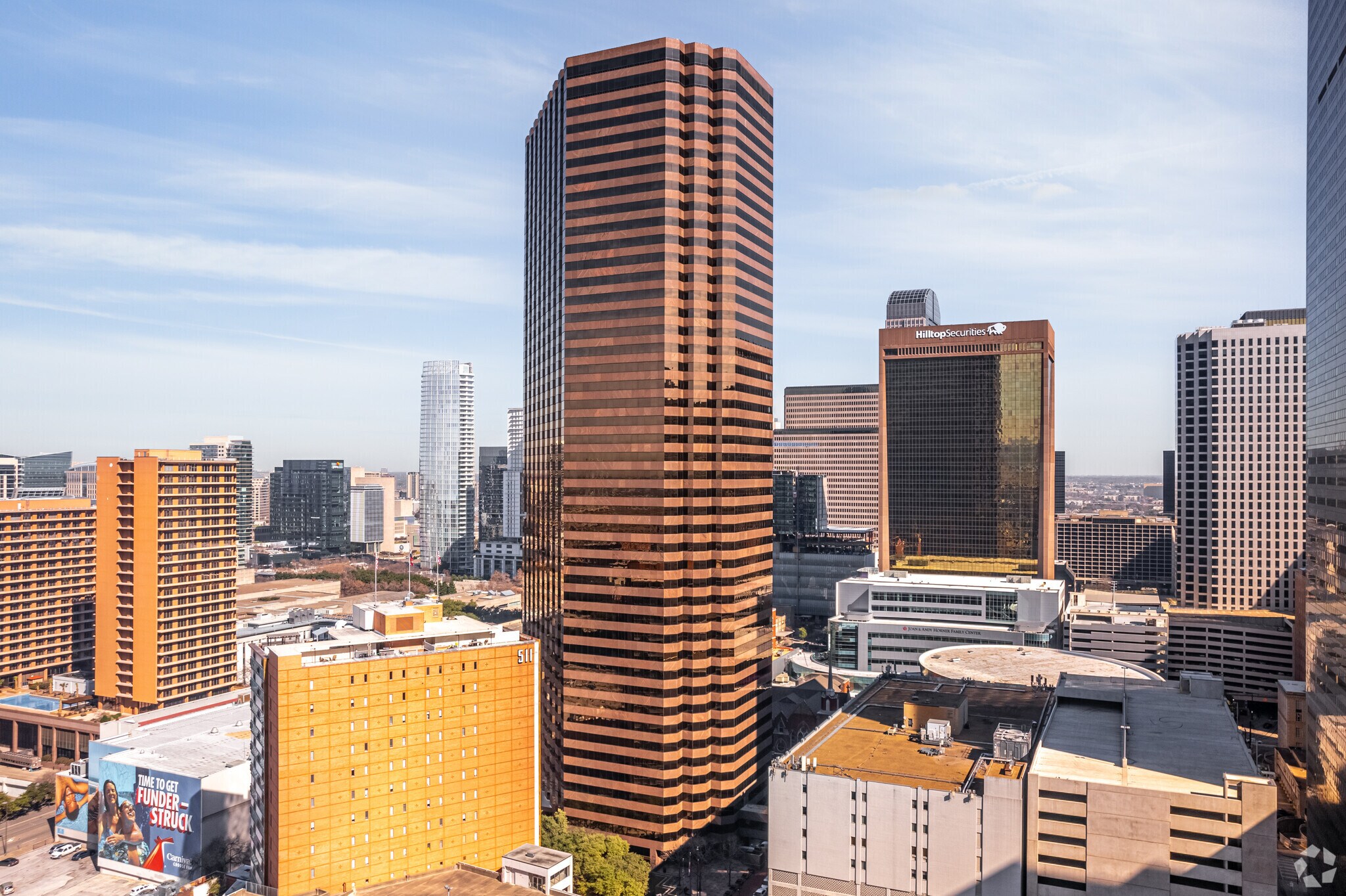 500 N Akard St, Dallas, TX à louer Photo principale– Image 1 sur 28