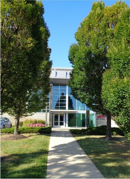 1001 Boardwalk Springs Pl, O'Fallon, MO à louer - Photo de l’immeuble – Image 2 sur 9