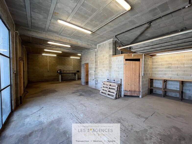 Local d'activités dans La Môle à vendre - Photo de l’immeuble – Image 1 sur 10