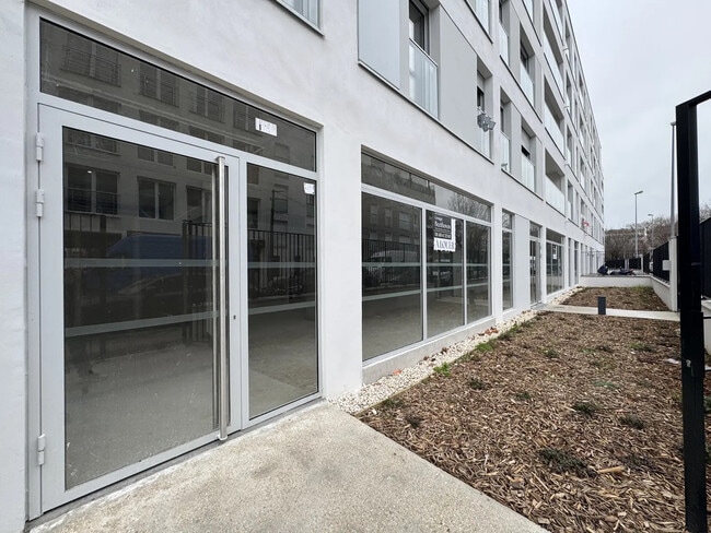 Plus de détails pour 46 Avenue Du Maréchal De Lattre De Tassigny, Bondy - Local commercial à louer