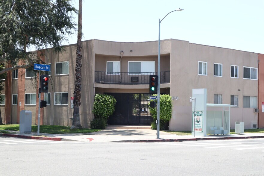 21700 Roscoe Blvd, Canoga Park, CA à vendre - Photo de l’immeuble – Image 1 sur 18
