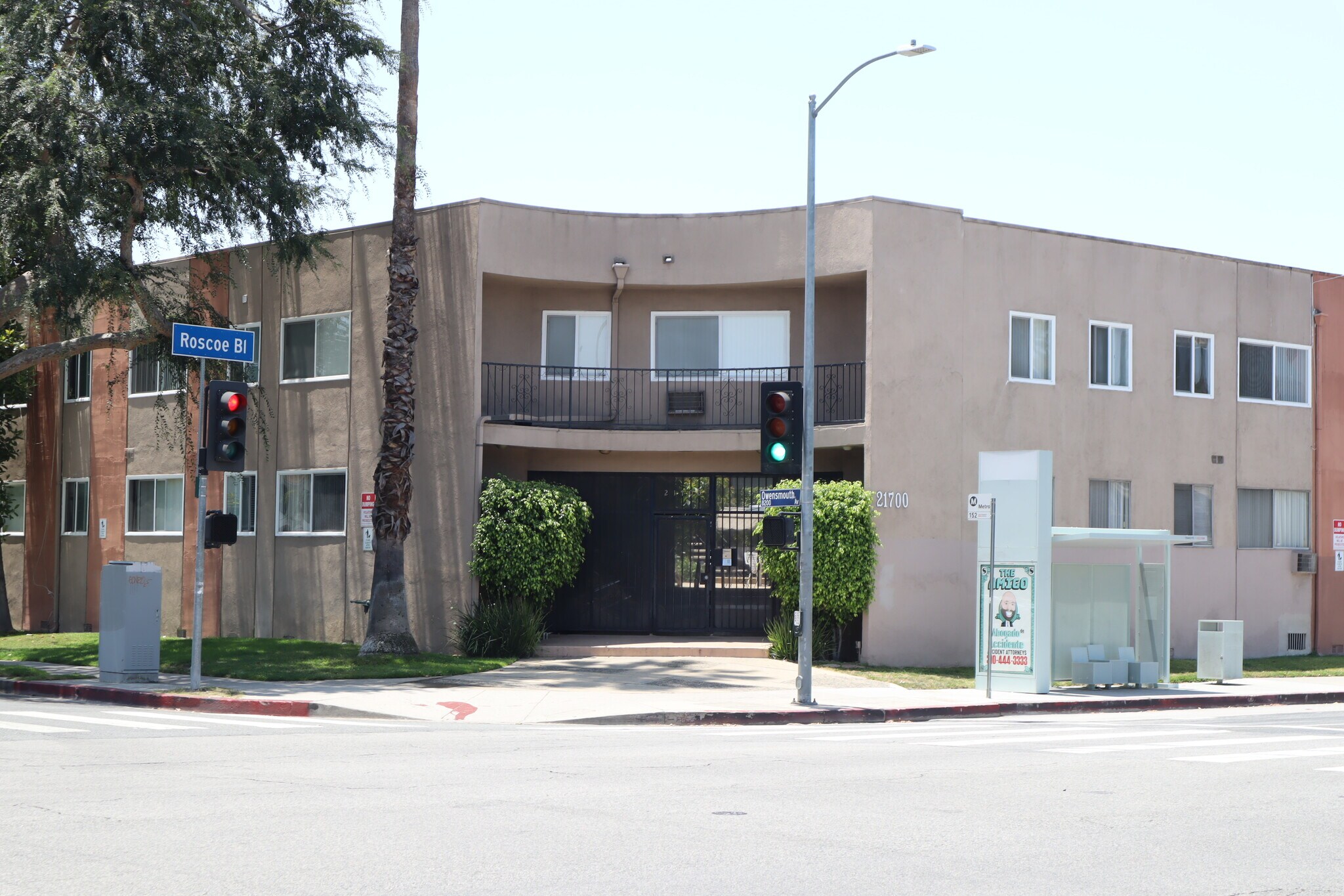 21700 Roscoe Blvd, Canoga Park, CA à vendre Photo de l’immeuble– Image 1 sur 19