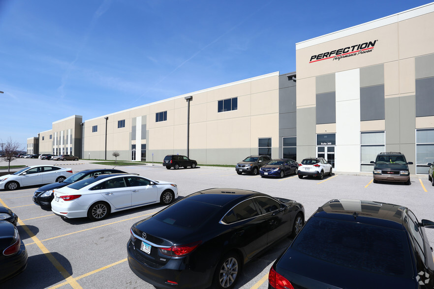 306 Hazelwood Logistics Center Dr, Hazelwood, MO à louer - Photo de l’immeuble – Image 3 sur 4