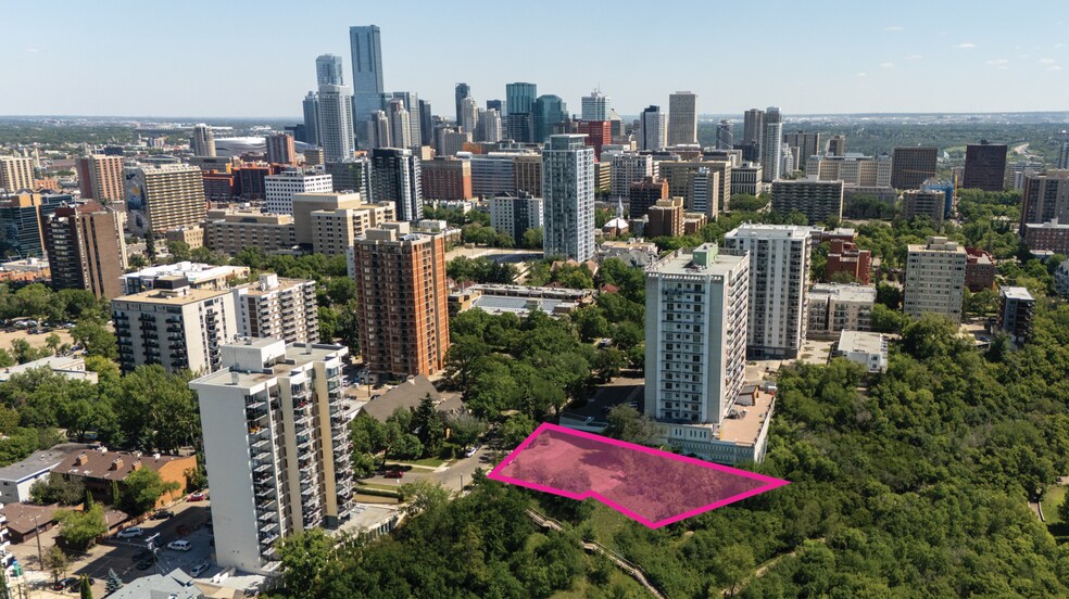 11331 99 Ave, Edmonton, AB à vendre - Photo de l’immeuble – Image 1 sur 6