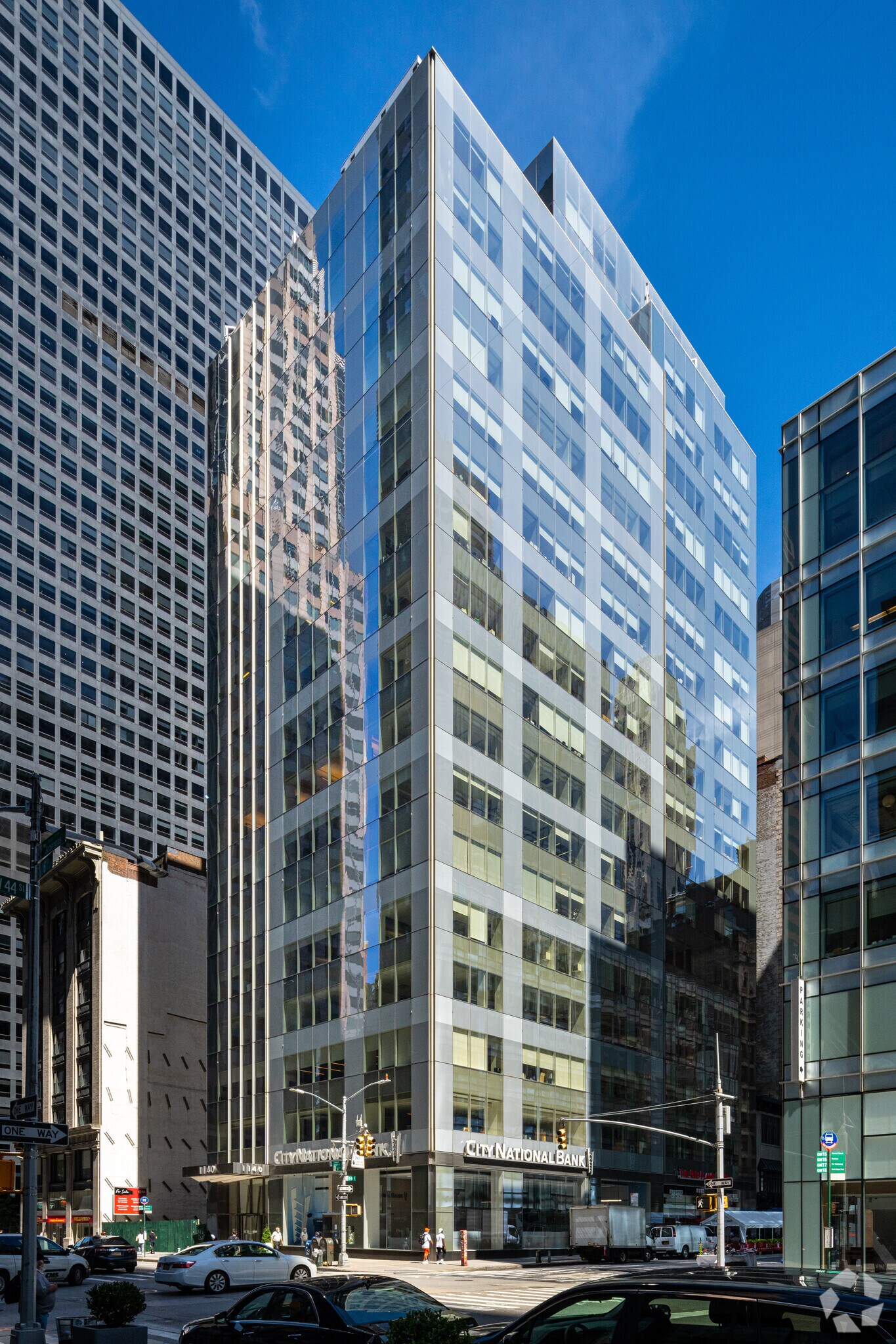 1140 Avenue of the Americas, New York, NY à louer Photo de l’immeuble– Image 1 sur 24