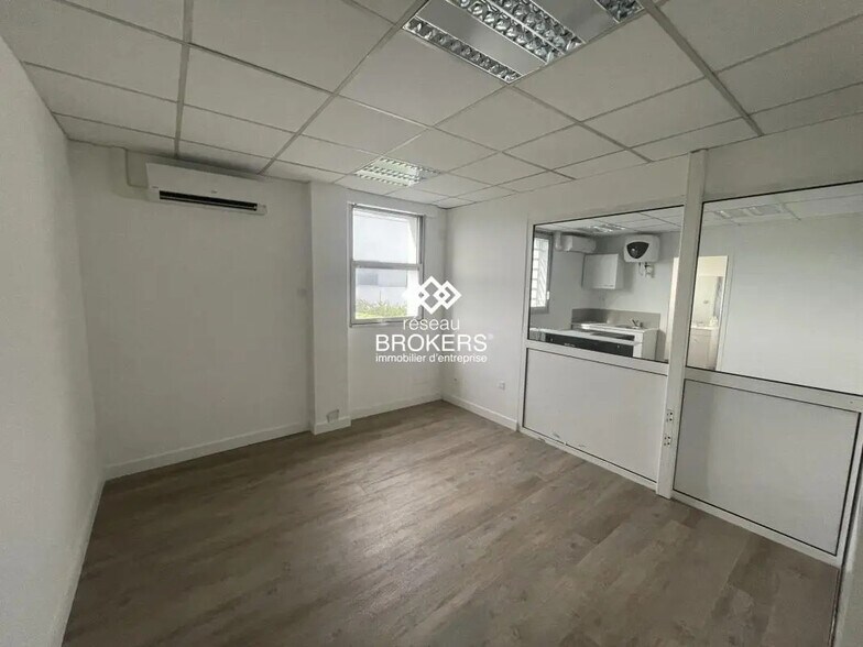Bureau dans Éguilles à louer - Photo de l’immeuble – Image 1 sur 7