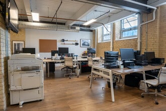219 Dufferin St, Toronto, ON à louer Photo de l’immeuble– Image 2 sur 7
