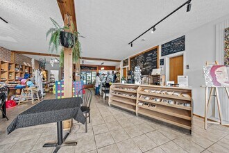 95-99 Principale Rue, St-François-Xavier-de-Brompton, QC à vendre Photo intérieure– Image 1 sur 2