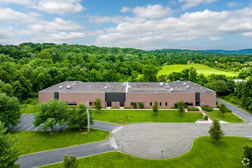 6 Frassetto Way, Lincoln Park, NJ à louer - Photo de l’immeuble – Image 3 sur 5