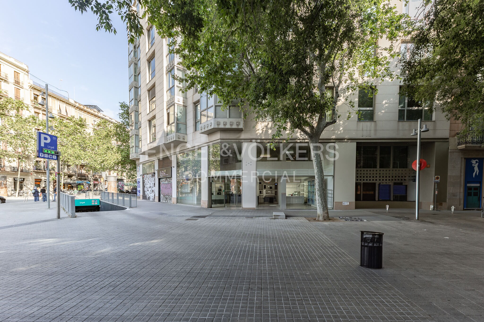 Local commercial dans Barcelone, Barcelona à louer Photo de l’immeuble– Image 1 sur 9