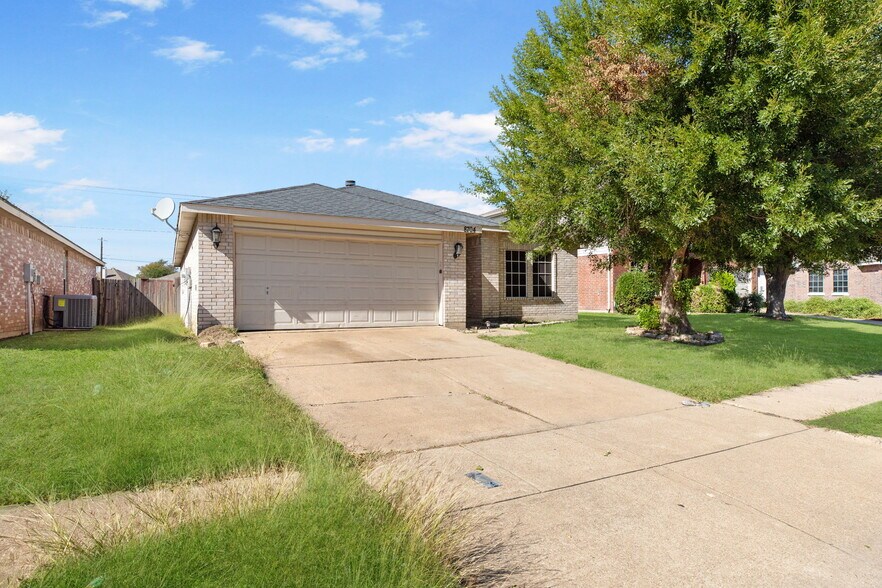 8704 Hunters Creek Dr, Fort Worth, TX à vendre - Photo de l’immeuble – Image 2 sur 3