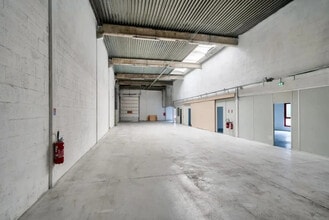 Local d’activités dans Éragny à louer Photo intérieure– Image 2 sur 4