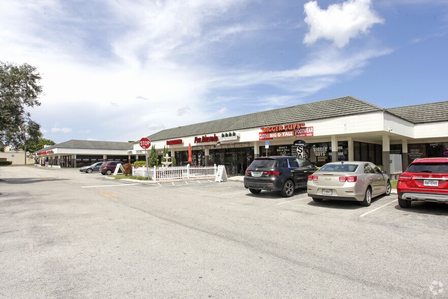 5424-5464 N University Dr, Lauderhill, FL à louer - Photo de l’immeuble – Image 3 sur 4