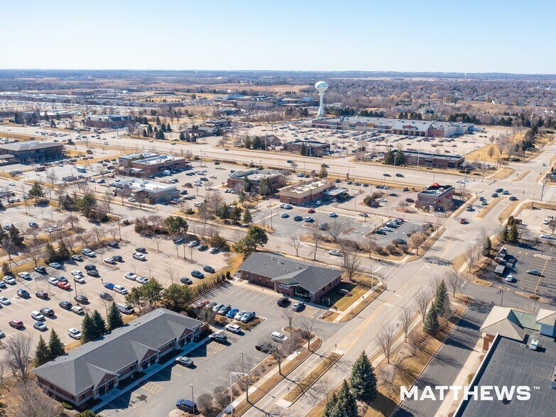 230 Stonegate Rd, Algonquin, IL à vendre - Photo de l’immeuble – Image 3 sur 3