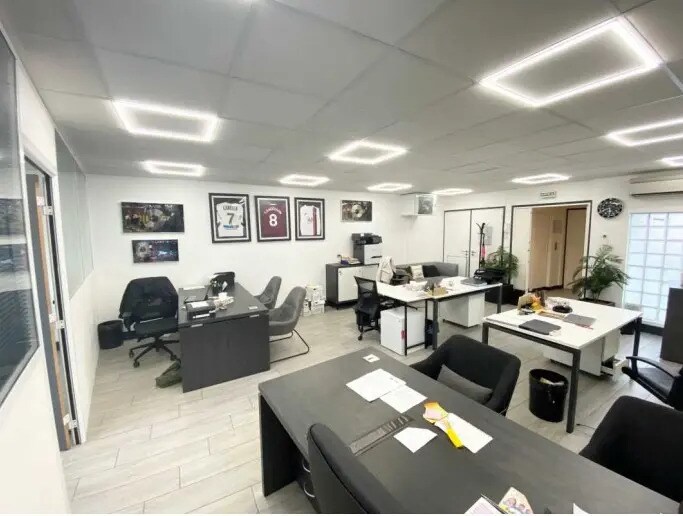 Bureau dans Boulogne-Billancourt à louer - Photo de l’immeuble – Image 2 sur 9