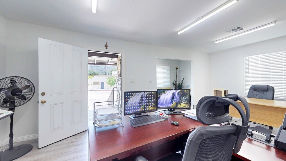 6851 Foothill Blvd, Tujunga, CA à vendre - Photo de l’immeuble – Image 1 sur 25