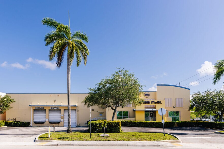 11403 NW 39th St, Miami, FL à vendre - Photo de l’immeuble – Image 2 sur 15