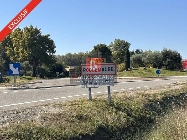 Bureau dans Roquemaure à louer - Photo de l’immeuble – Image 2 sur 3