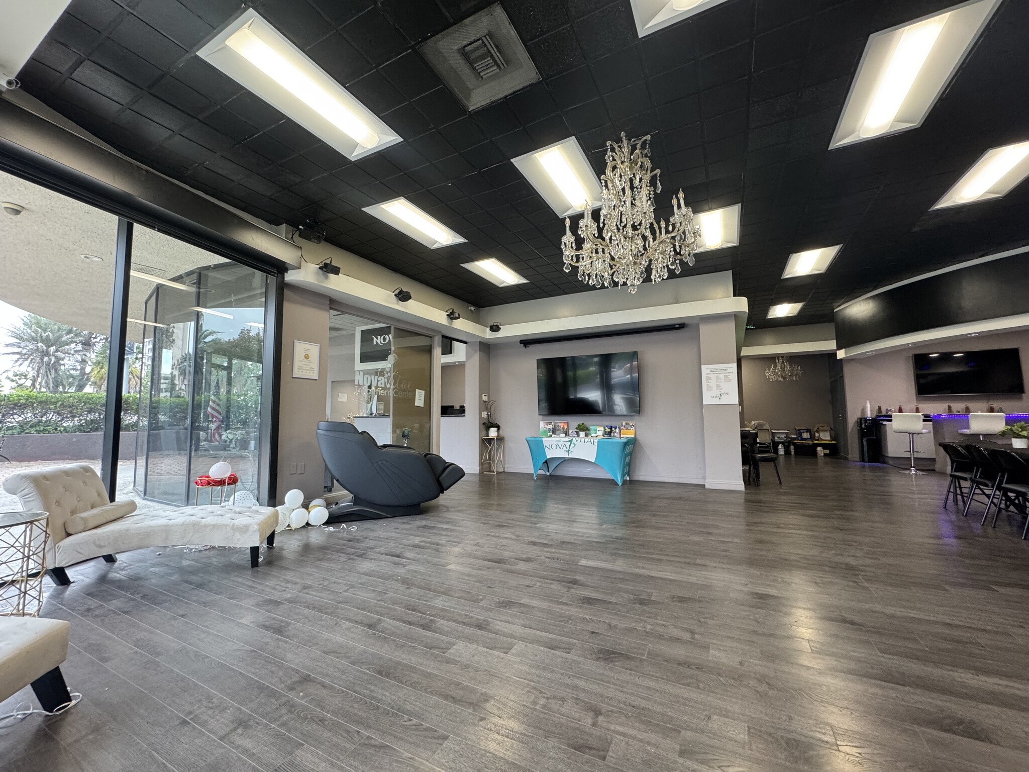 5975-5999 Topanga Canyon Blvd, Woodland Hills, CA à louer Photo de l’immeuble– Image 1 sur 8