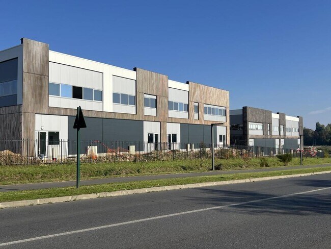Plus de détails pour Local d’activités à vendre