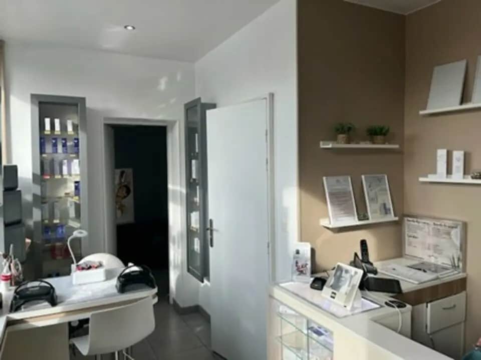 Local commercial dans Pavilly à vendre Photo intérieure– Image 1 sur 4