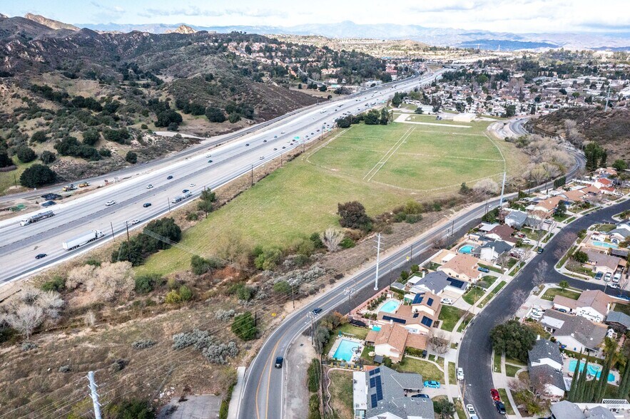 24924 Hawkbryn Ave, Santa Clarita, CA à vendre - Photo principale – Image 1 sur 5