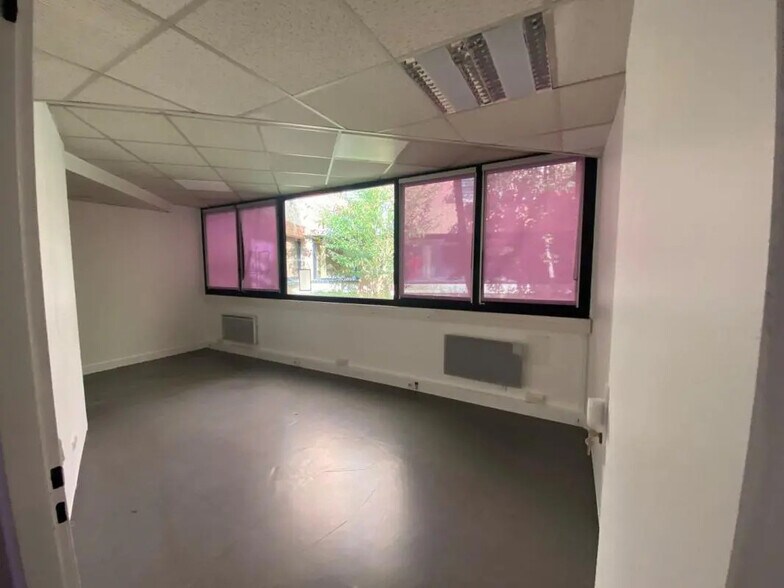 Bureau dans Le Kremlin-Bicêtre à vendre - Photo de l’immeuble – Image 3 sur 8