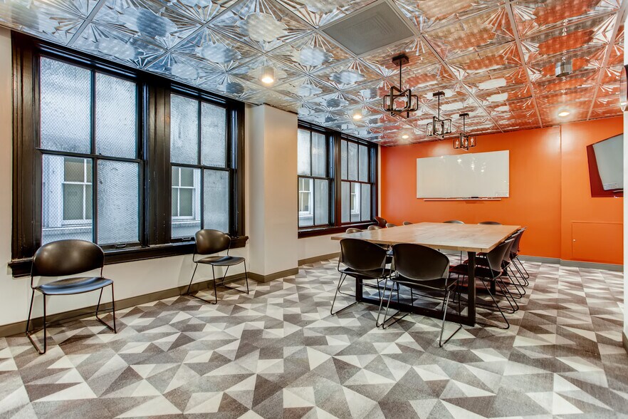 310 SW 4th Ave, Portland, OR à louer - Photo intérieure – Image 3 sur 17