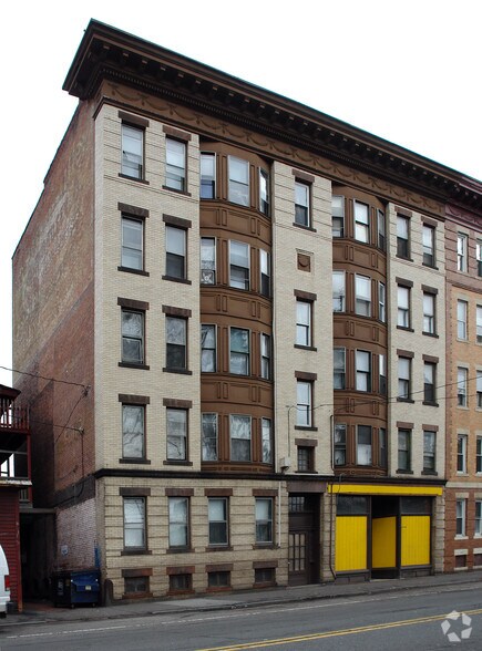 853-855 Main St, Holyoke, MA à vendre - Photo principale – Image 1 sur 2