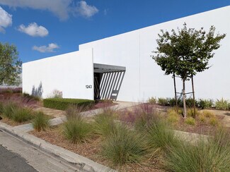 Plus de détails pour 1203-1243 W Trenton Ave, Orange, CA - Industriel/Logistique à louer