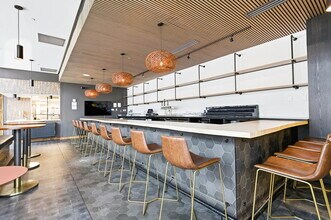 835 E Main St, Louisville, KY à louer Photo de l’immeuble– Image 2 sur 10