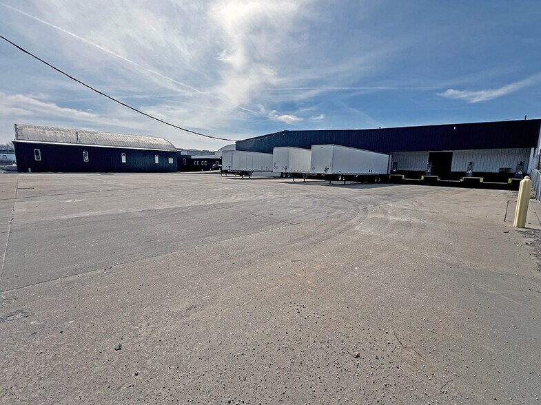 1200 N Logan St, Lincoln, IL à louer - Photo de l’immeuble – Image 3 sur 5