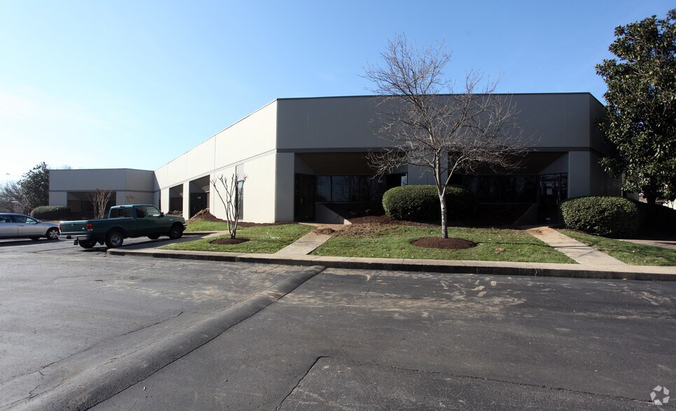 475 Metroplex Dr, Nashville, TN à louer - Photo de l’immeuble – Image 2 sur 8