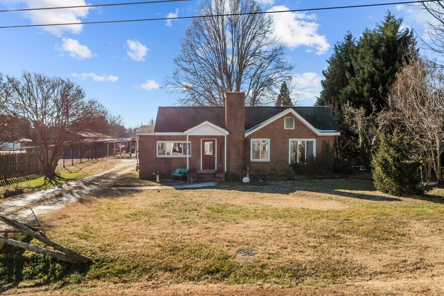 814 E Mills Dr, Landis, NC à vendre - Photo de l’immeuble – Image 3 sur 6