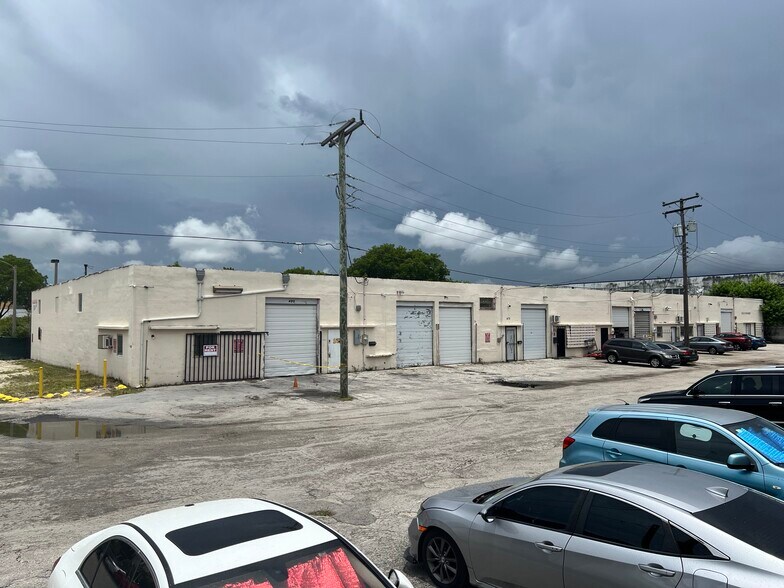 400-490 SE 11th Ave, Hialeah, FL à louer - Photo de l’immeuble – Image 2 sur 12