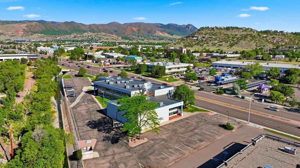 1065 W Garden Of The Gods Rd, Colorado Springs, CO à louer - Photo de l’immeuble – Image 2 sur 6