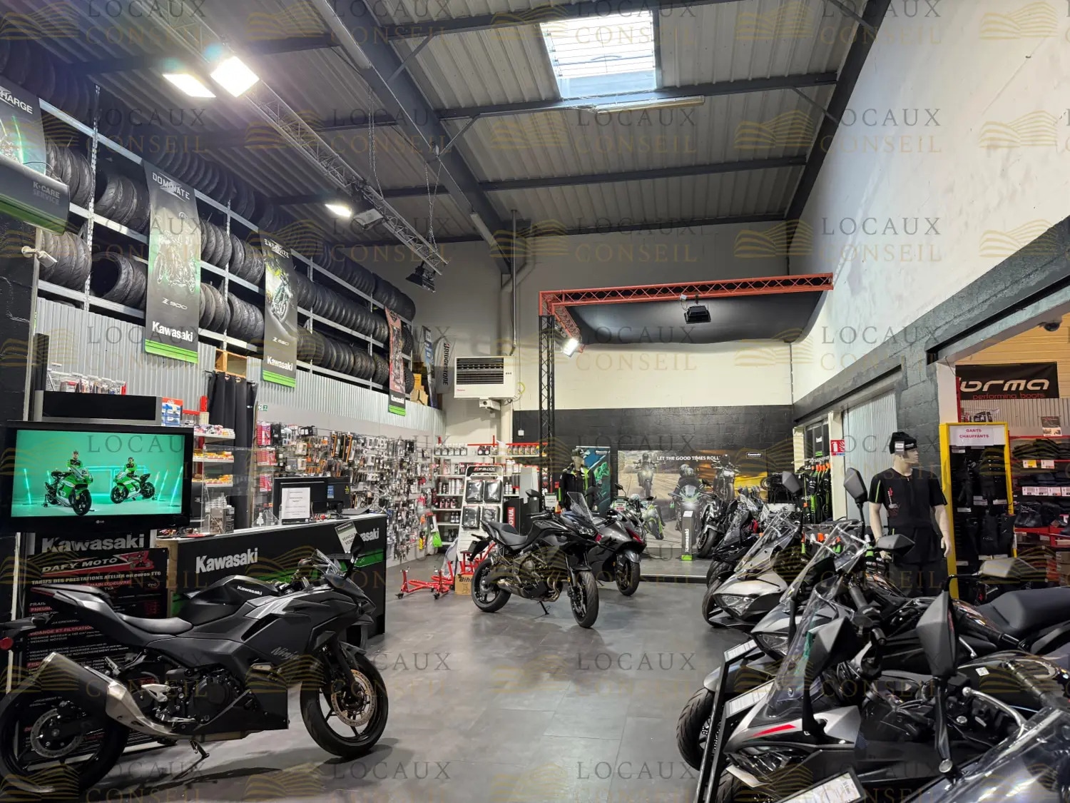 Local d’activités dans Saint-Brice-sous-Forêt à louer Photo intérieure– Image 1 sur 11