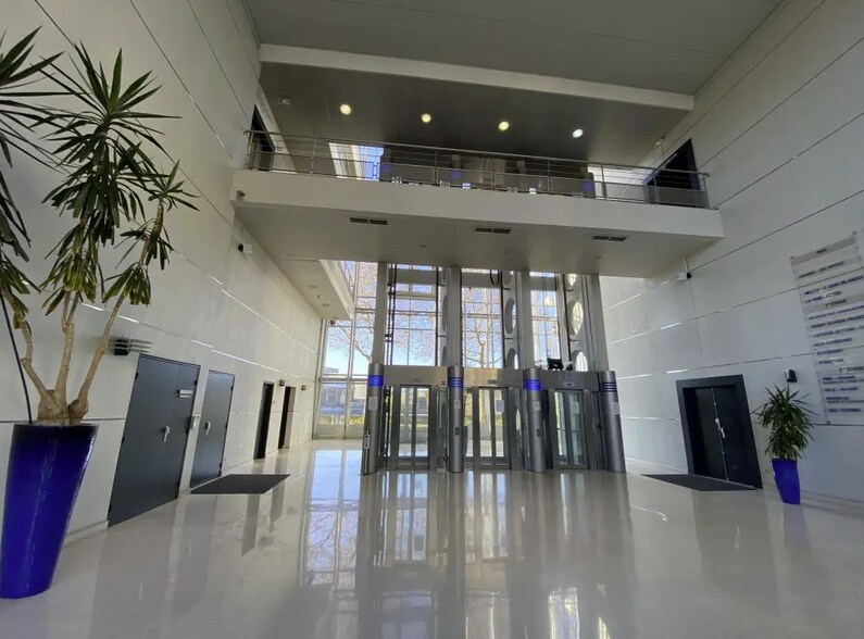 2-4 Rue De Charenton, Alfortville à louer - Hall d’entrée – Image 2 sur 3