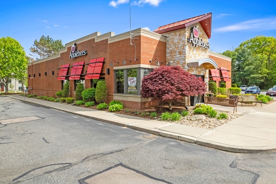 900 S Washington St, North Attleboro, MA à vendre - Photo de l’immeuble – Image 2 sur 5