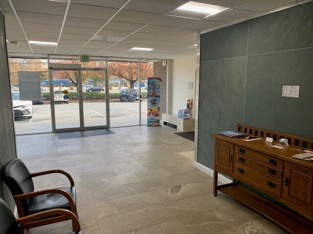650 Ritchie Hwy, Severna Park, MD à louer - Hall d’entrée – Image 3 sur 3