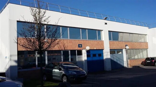 Plus de détails pour Local d'activités à louer