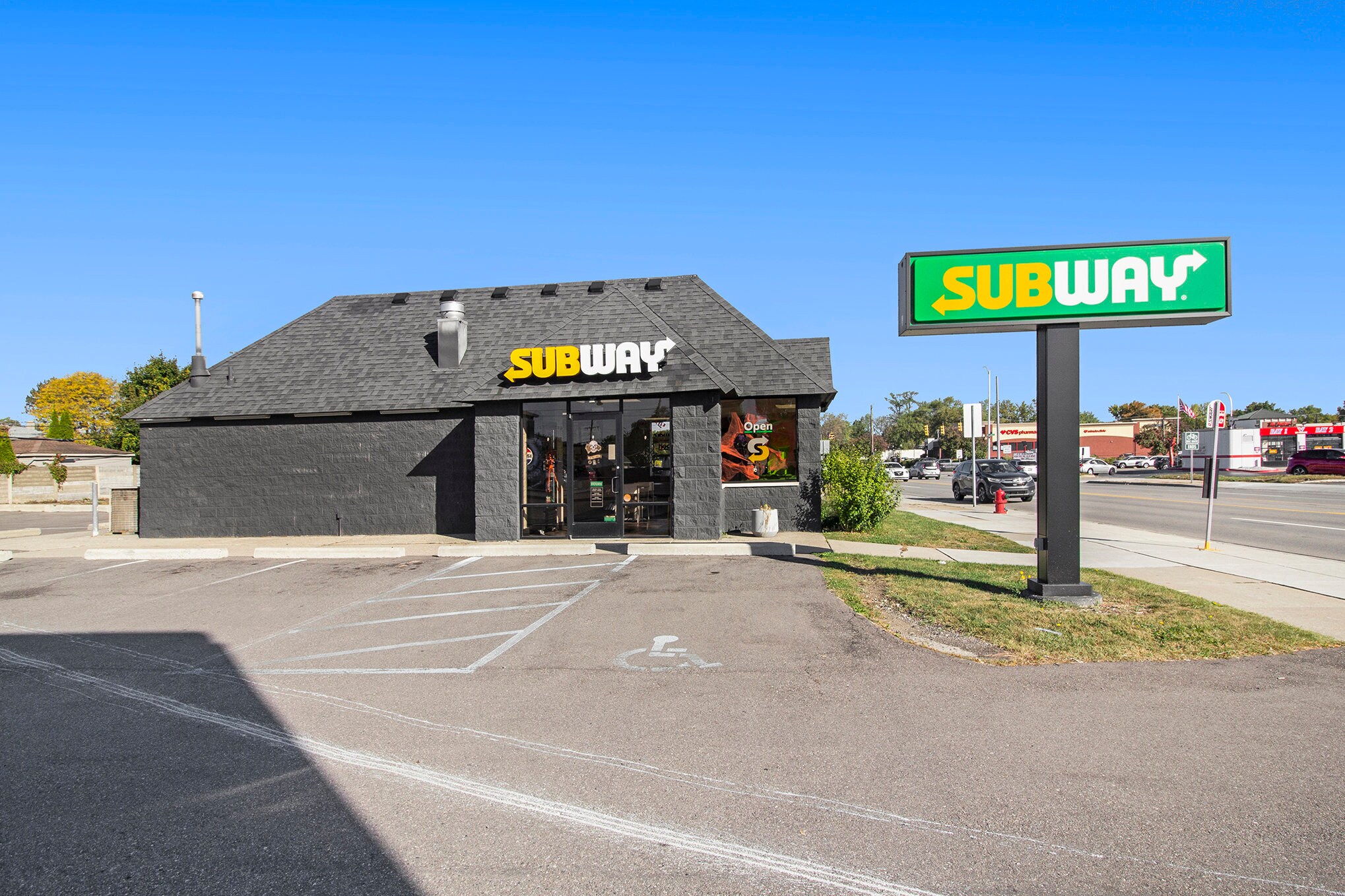 4703 N Crooks Rd, Royal Oak, MI à vendre Photo de l’immeuble– Image 1 sur 20