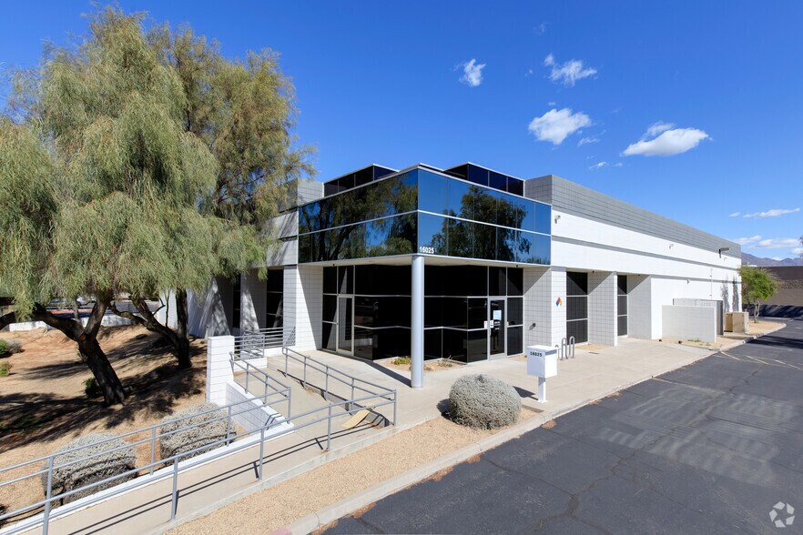 16025 N 76th St, Scottsdale, AZ à louer - Photo de l’immeuble – Image 1 sur 6