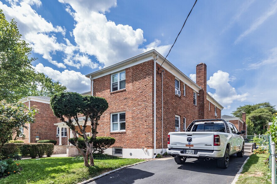 26 Linden St, Great Neck, NY à vendre - Photo de l’immeuble – Image 2 sur 15