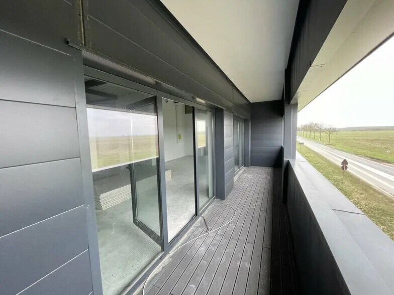 Bureau dans Le Mesnil-Amelot à louer - Photo intérieure – Image 2 sur 16