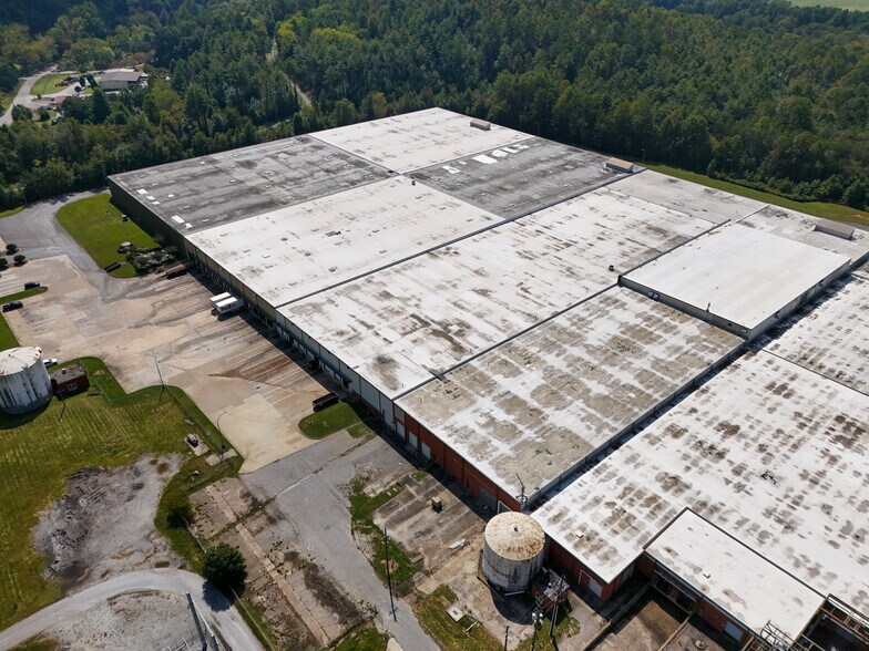 400 Kellys Creek Rd, Rabun Gap, GA à louer - Photo de l’immeuble – Image 2 sur 15