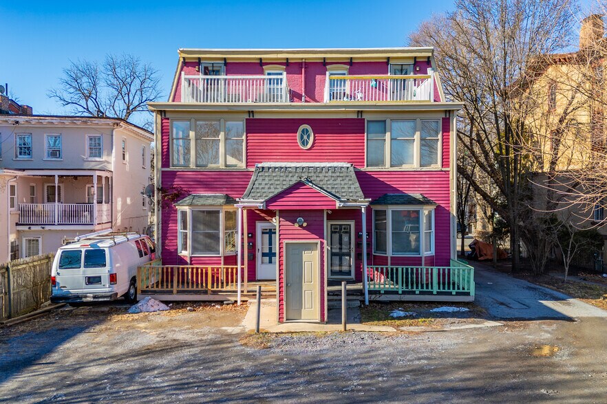 238 Grand St, Newburgh, NY à vendre - Photo de l’immeuble – Image 3 sur 23